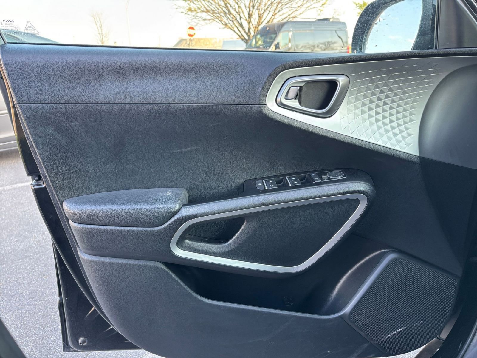 Used 2025 Kia Soul LX w/ LX Technology Package image 18