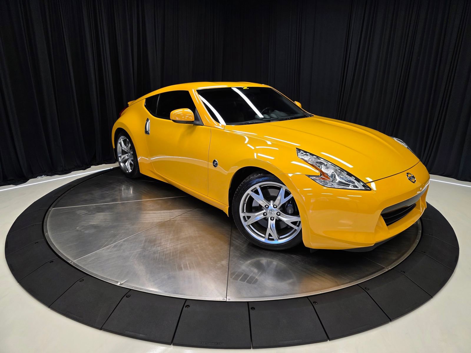 Used 2009 Nissan 370Z Touring w/ Sport Pkg RWD image 7