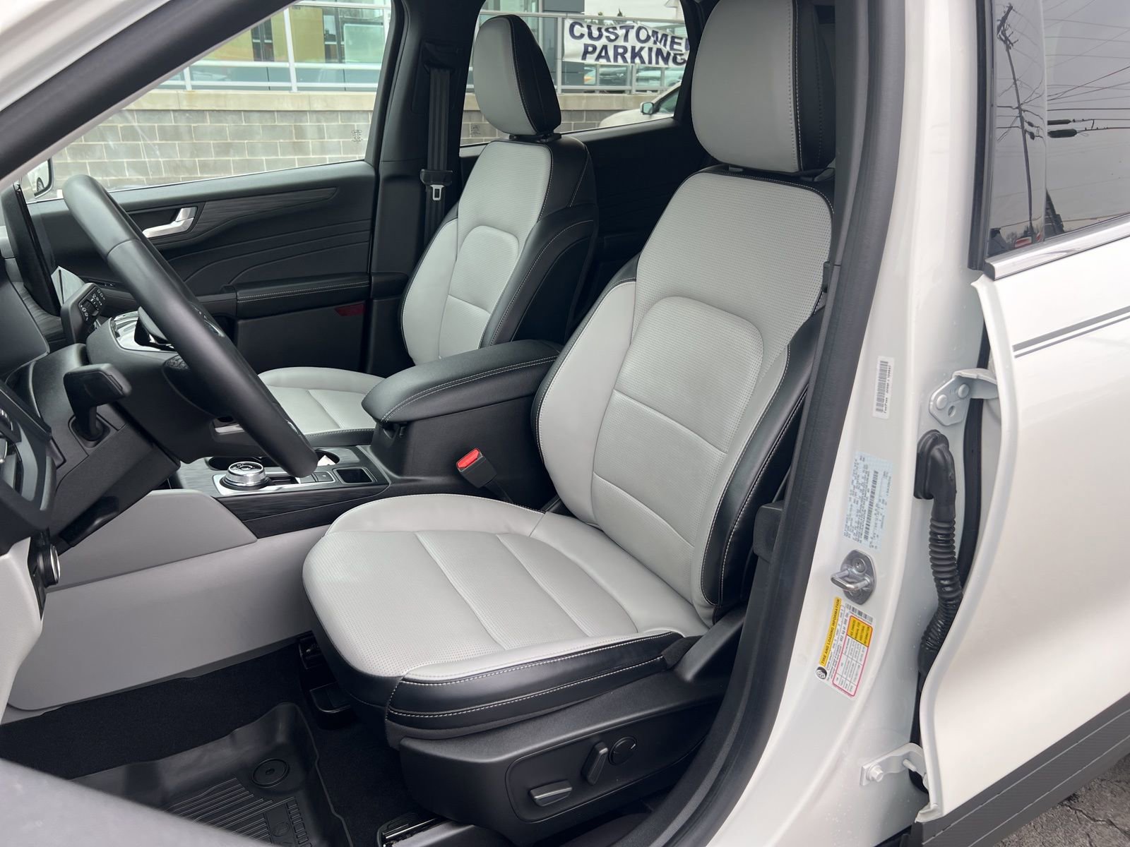 Used 2023 Ford Escape Platinum image 10