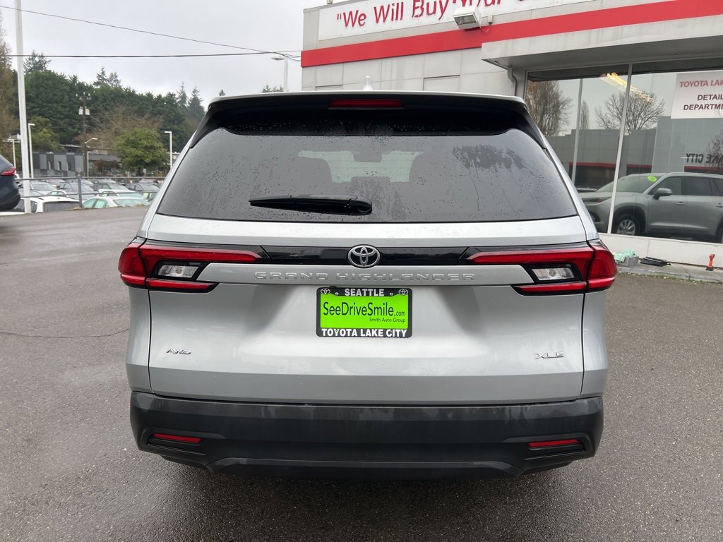 Used 2025 Toyota Grand Highlander AWD image 5