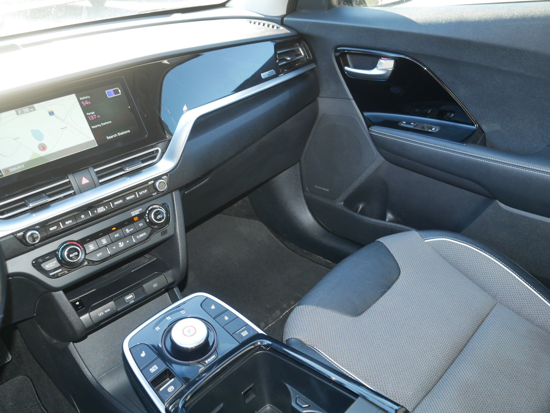 Used 2022 Kia Niro EX w/ Cold Weather Package FWD image 11