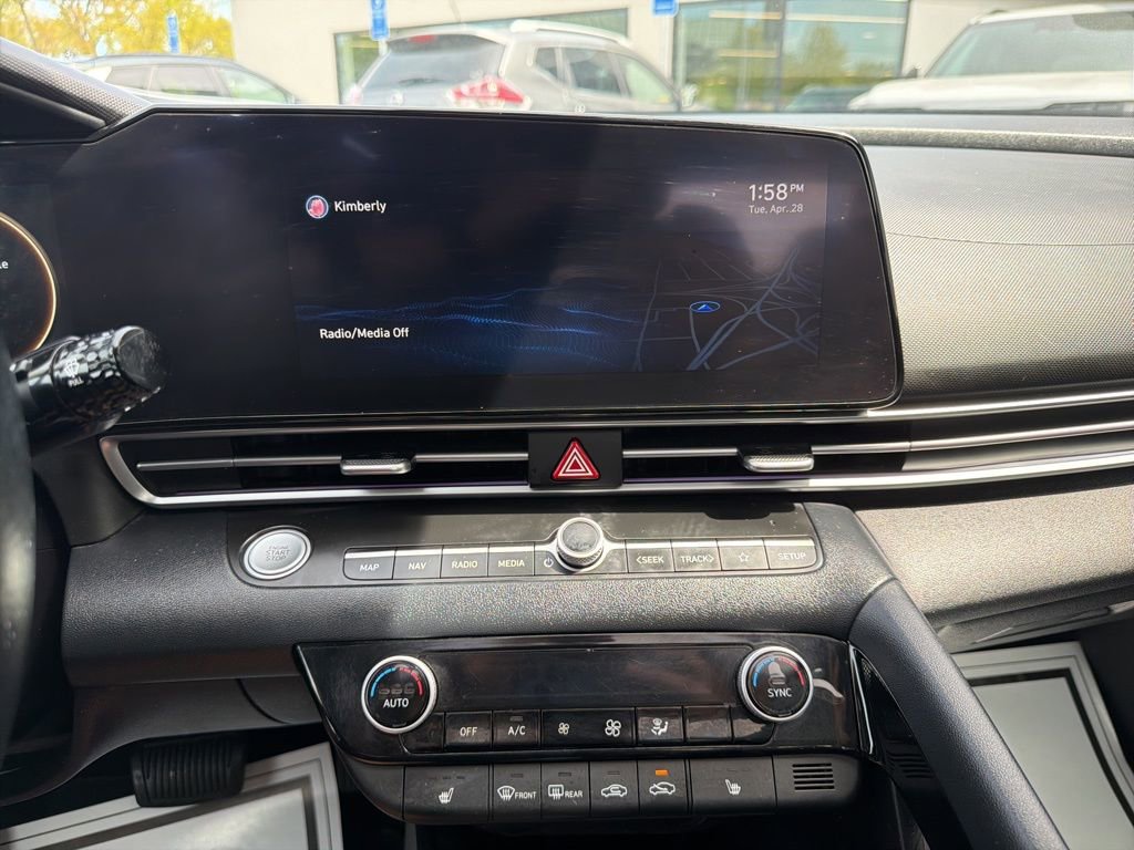 Used 2022 Hyundai Elantra Limited FWD image 28