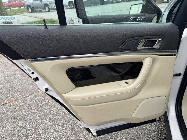 Used 2014 Lincoln MKS AWD w/ Equipment Group 101A image 29