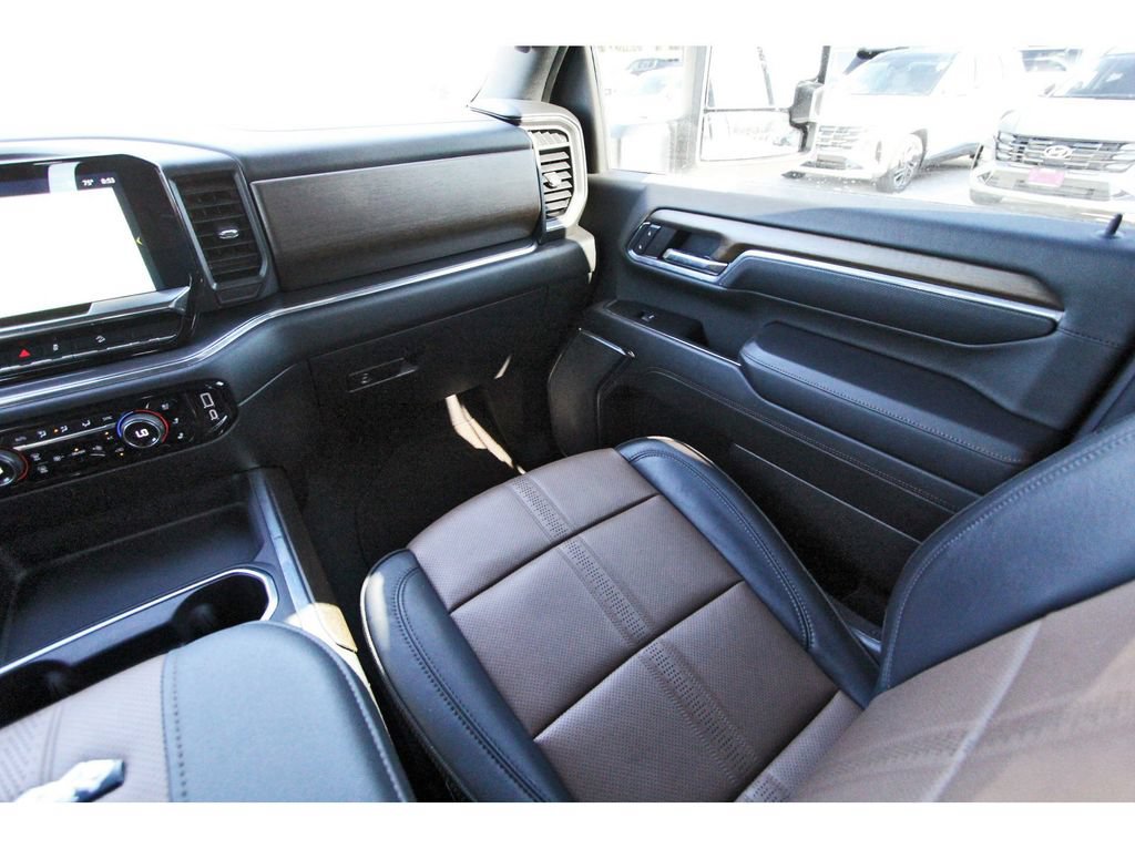 Used 2024 Chevrolet Silverado 2500 High Country w/ Technology Package AWD/4WD image 13