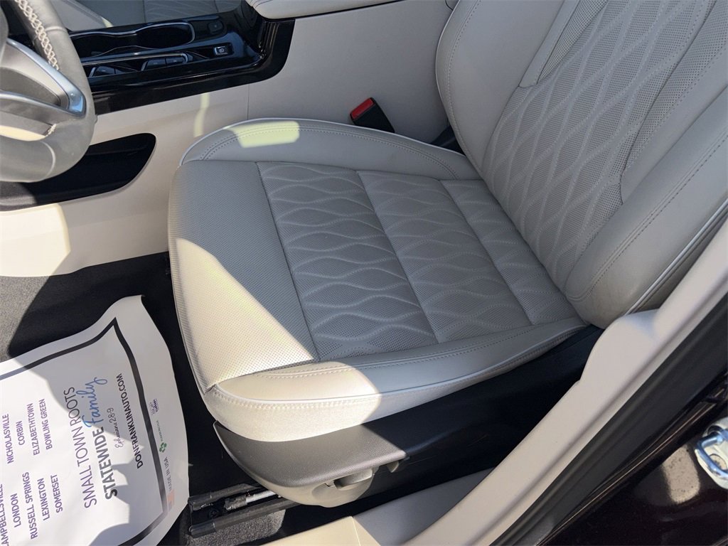 Used 2023 Buick Envision Avenir image 12