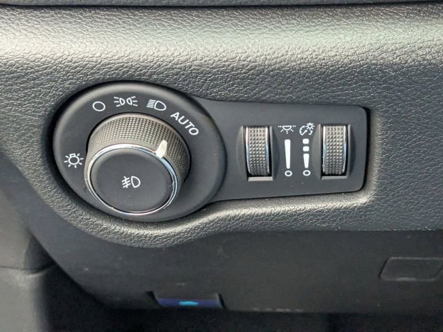 New 2026 Chrysler Pacifica Select w/ S Appearance Package image 14