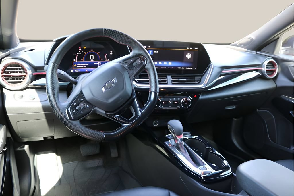 Used 2025 Chevrolet Trax RS FWD image 14