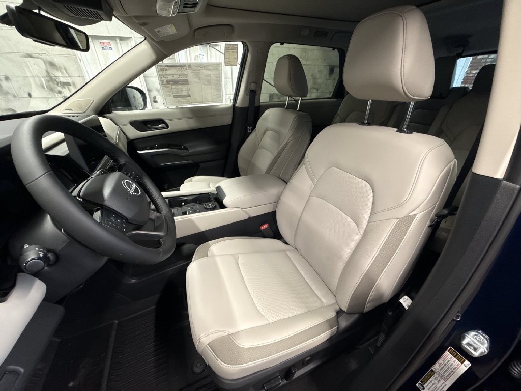 New 2026 Nissan Pathfinder SL w/ SL Premium Package AWD/4WD image 13