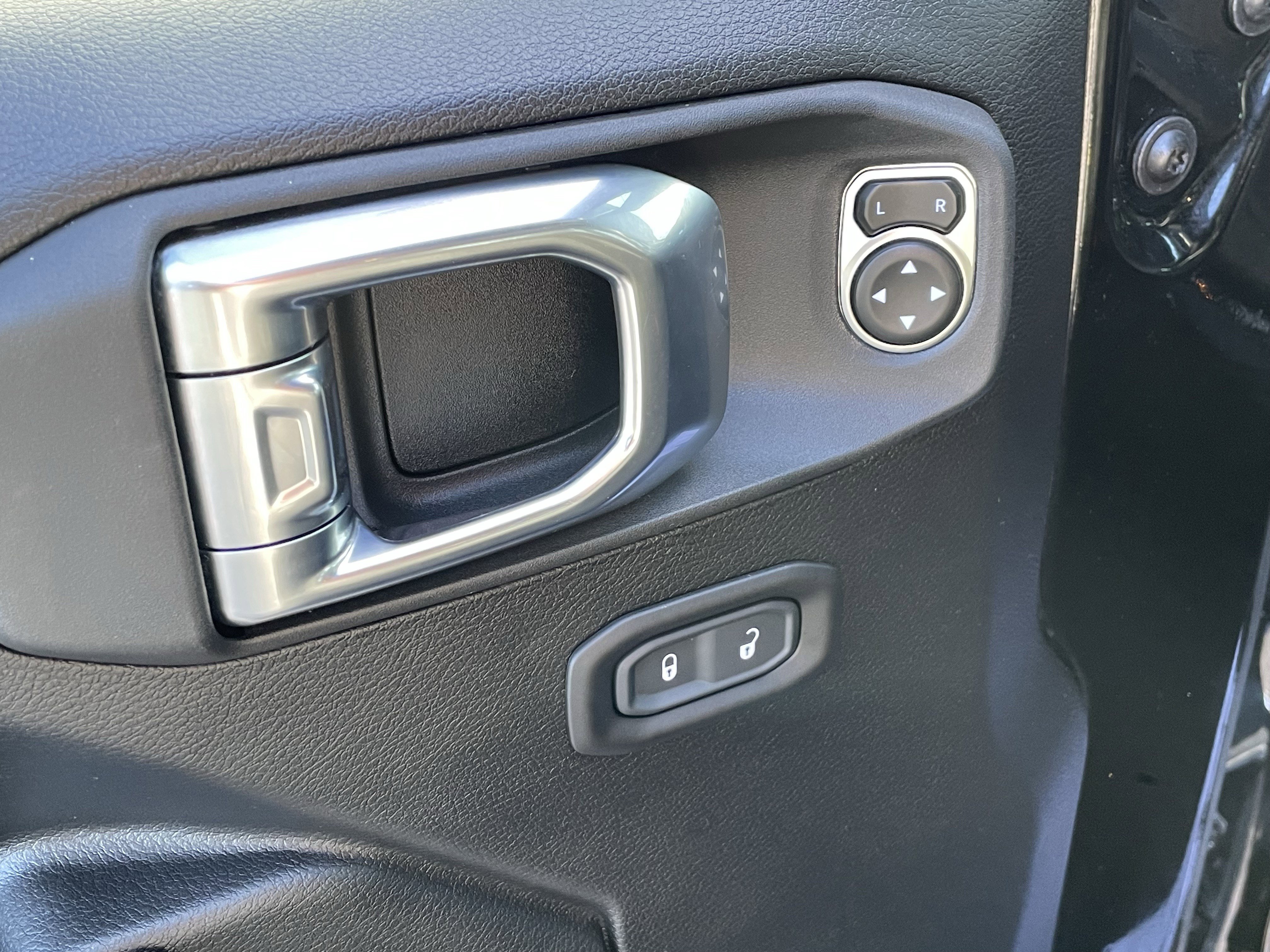 Used 2023 Jeep Wrangler Sport image 12