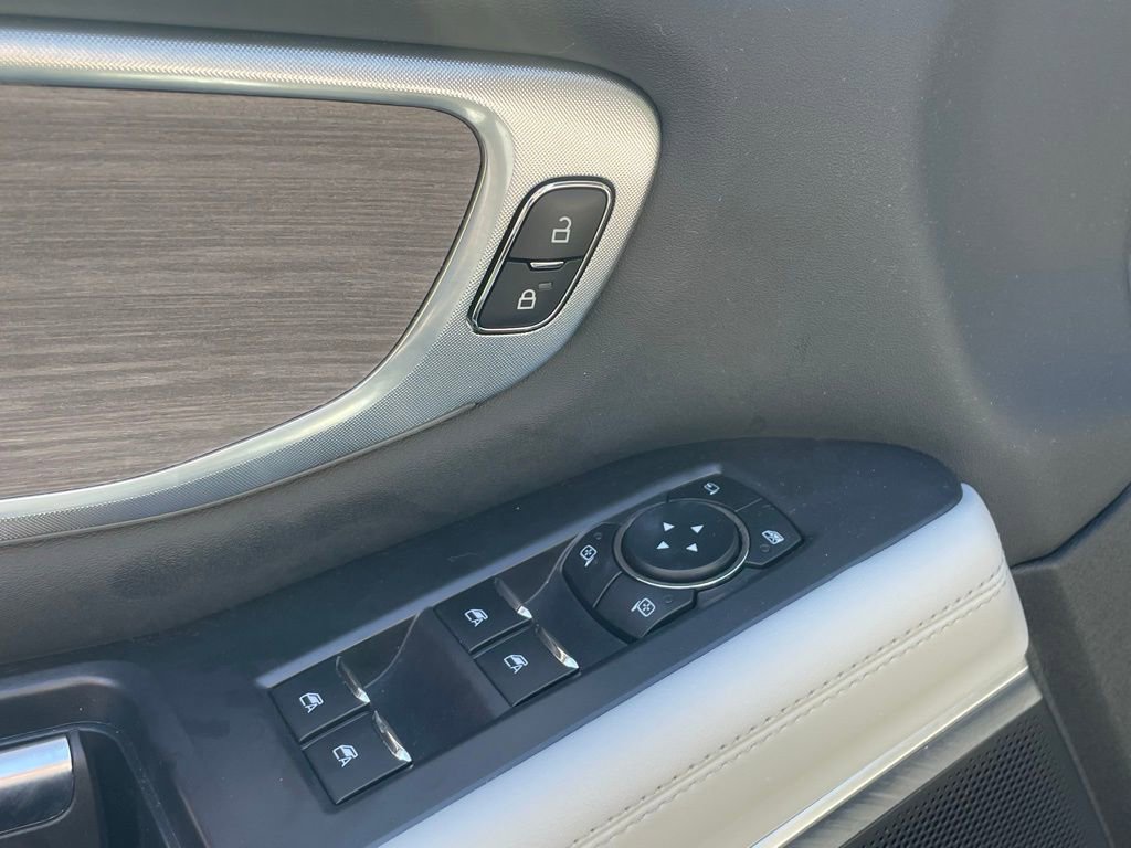 Used 2025 Ford Expedition Platinum w/ Platinum Ultimate Package AWD/4WD image 40