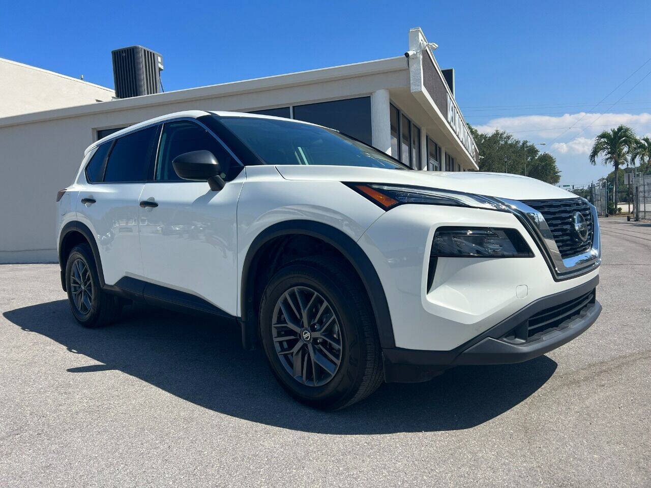 Used 2021 Nissan Rogue S FWD image 1