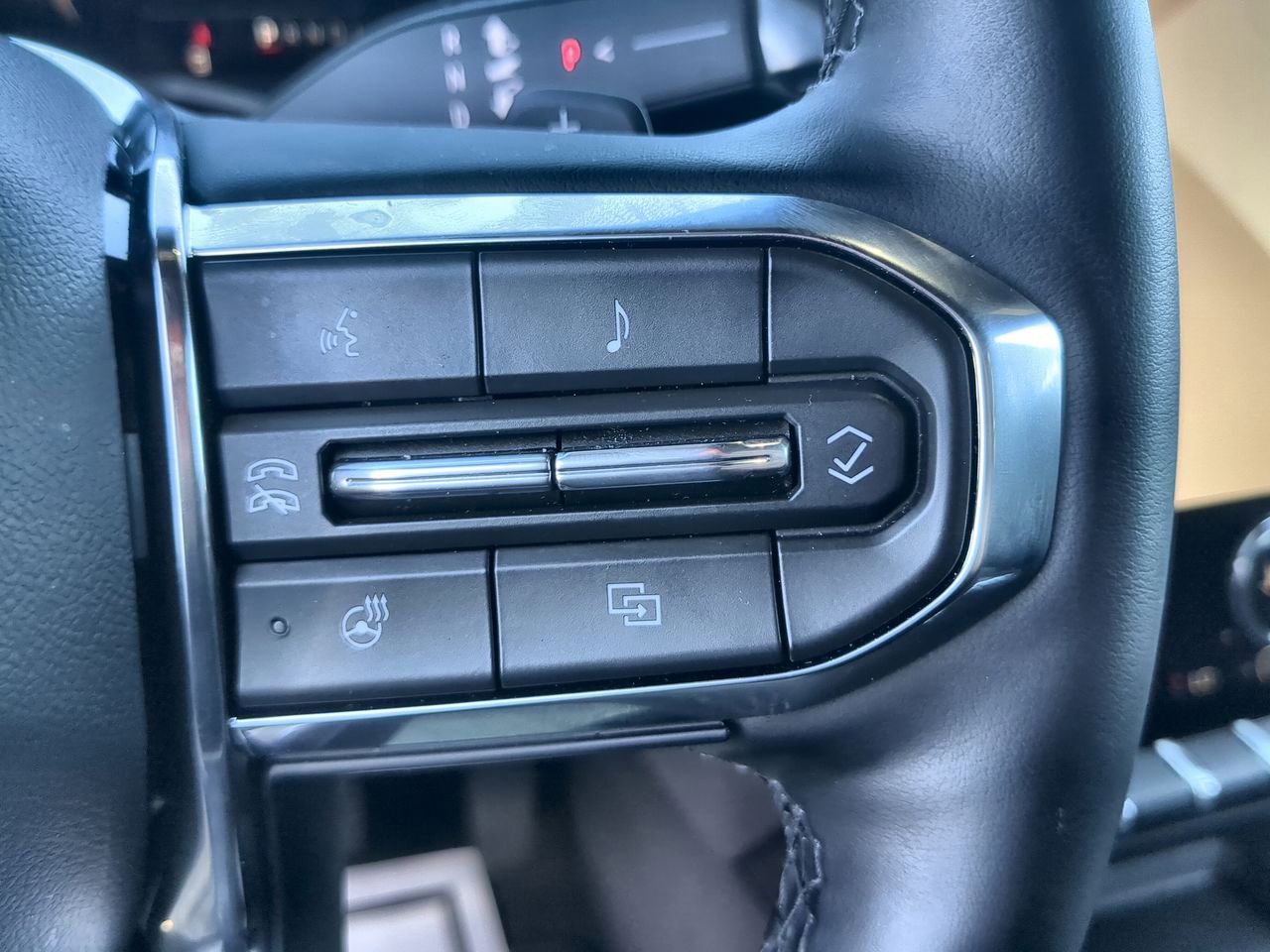 Used 2025 GMC Acadia Elevation w/ Elevation Premium Package image 26