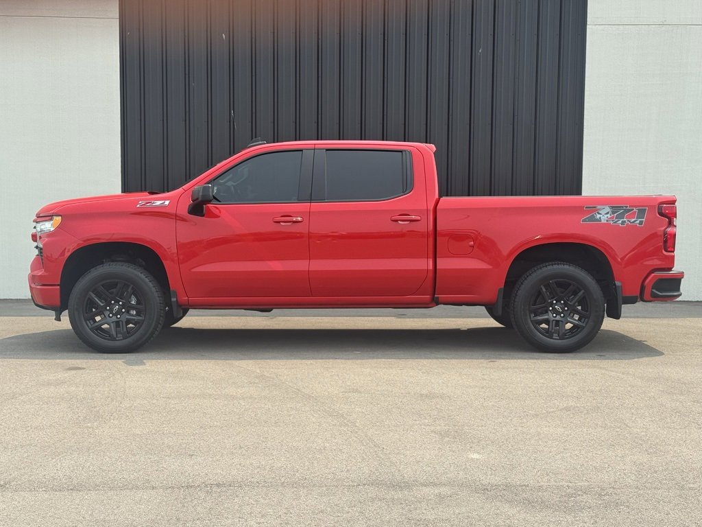 Used 2023 Chevrolet Silverado 1500 RST image 2