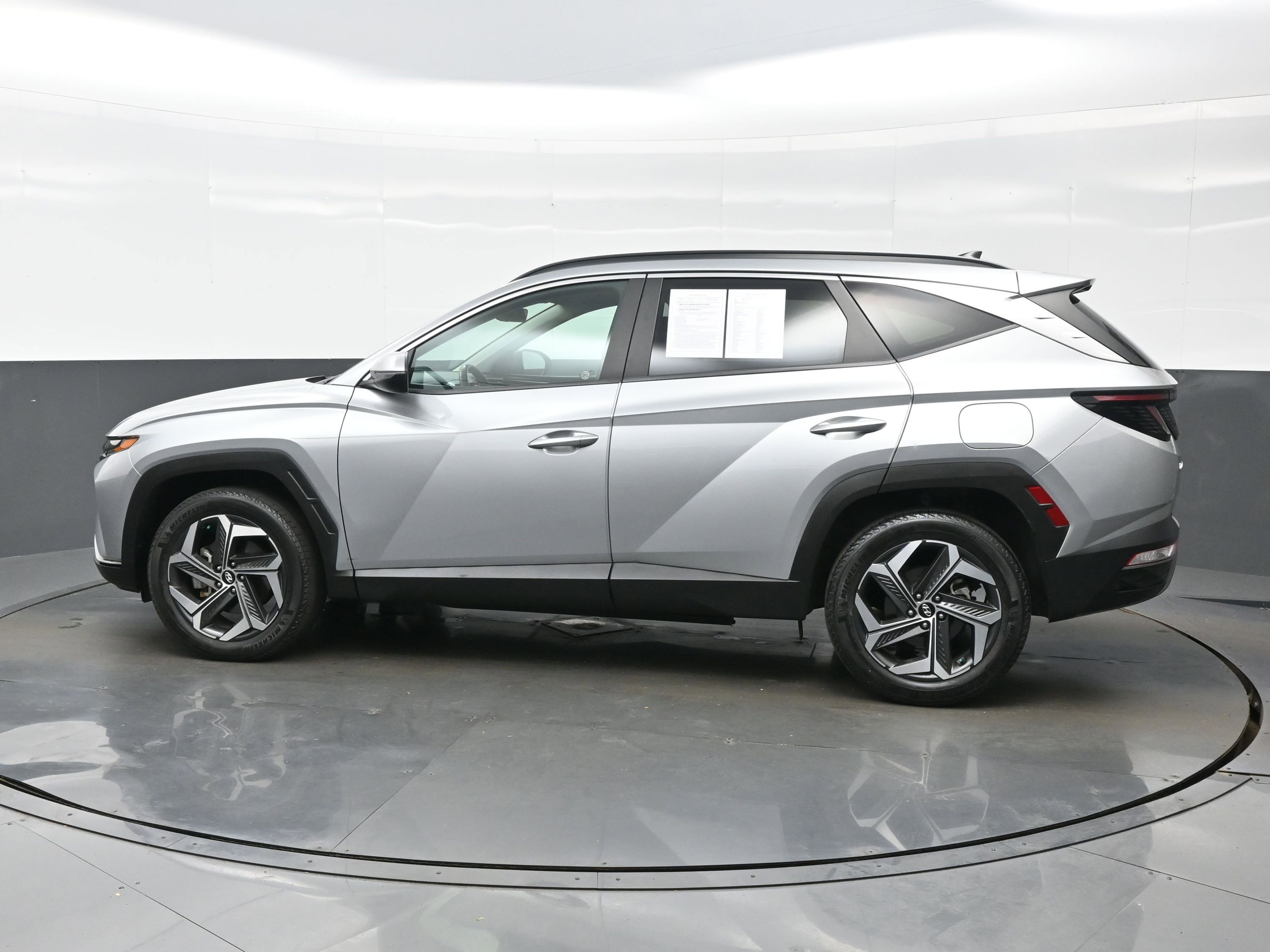 Used 2022 Hyundai Tucson SEL w/ Convenience + Premium Package AWD/4WD image 3
