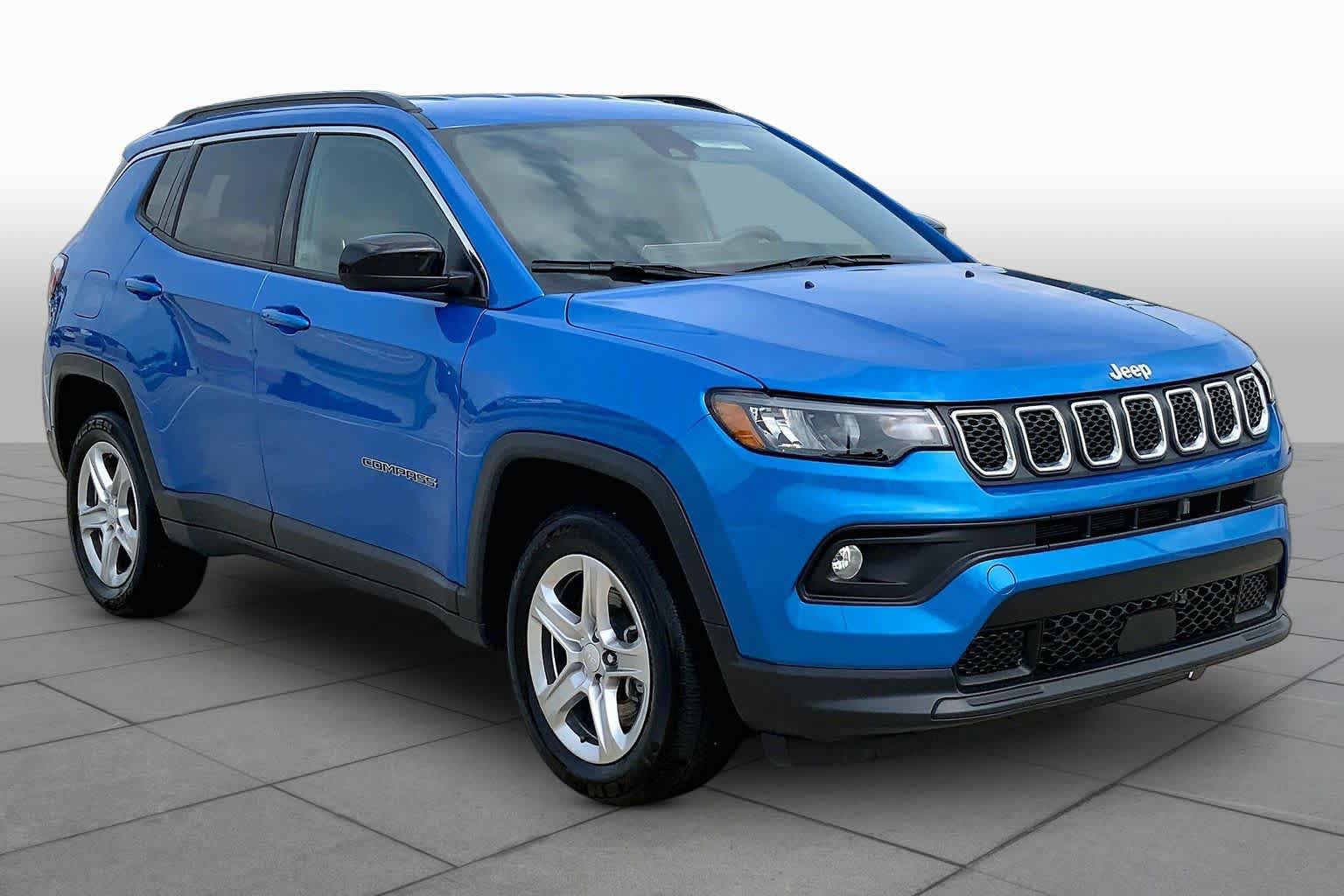 Used 2024 Jeep Compass Latitude AWD/4WD image 3