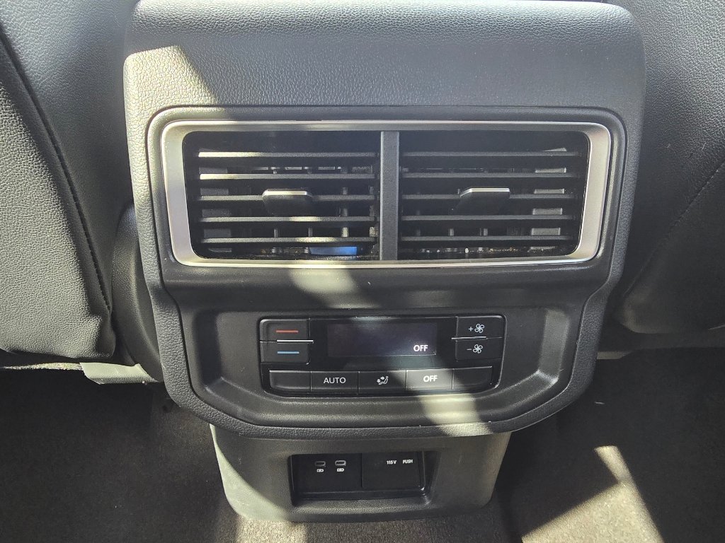 Used 2024 Volkswagen Atlas SE image 28