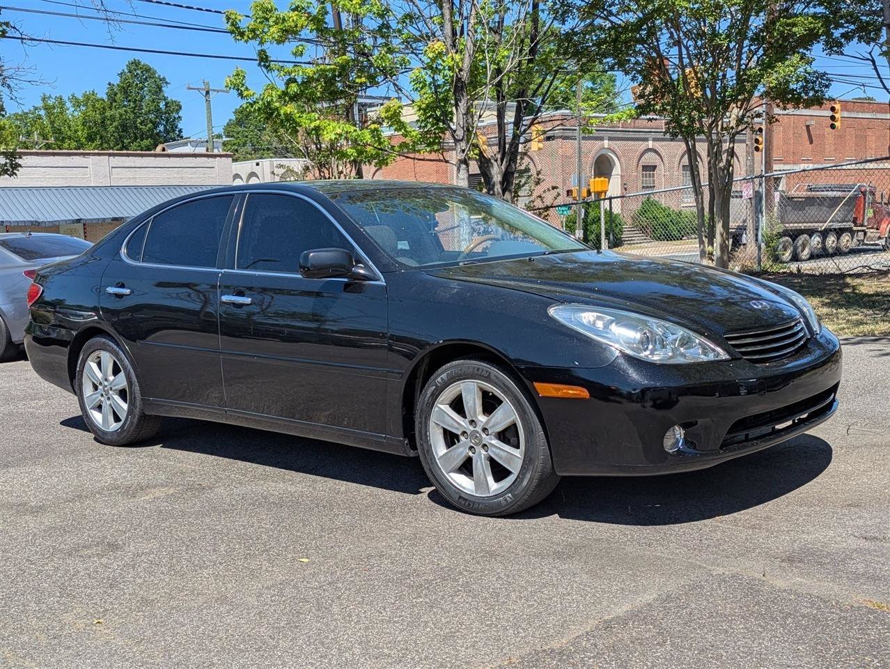 Used 2005 Lexus ES 330 FWD image 2