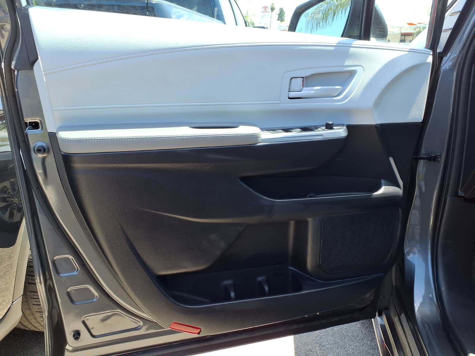 Certified 2025 Toyota Sienna LE FWD image 17