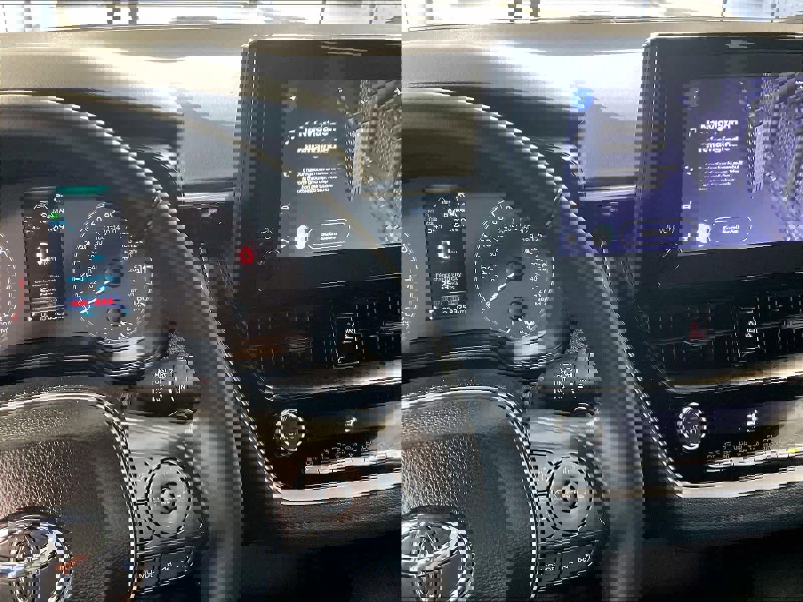 Certified 2025 Toyota Corolla SE FWD image 18