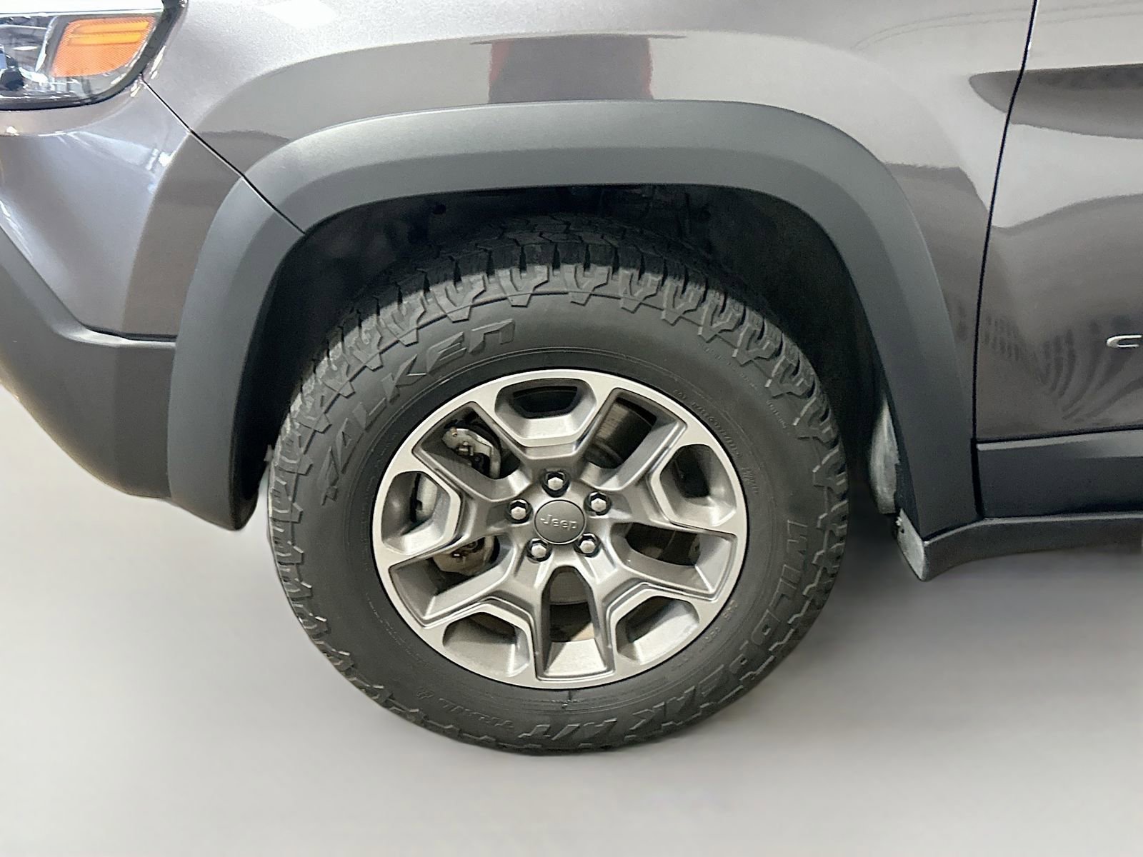 Used 2022 Jeep Cherokee Trailhawk w/ Comfort/Convenience Group image 31