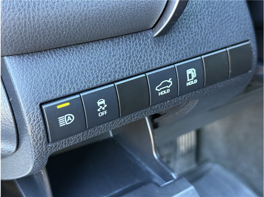 Used 2022 Toyota Camry SE FWD image 19