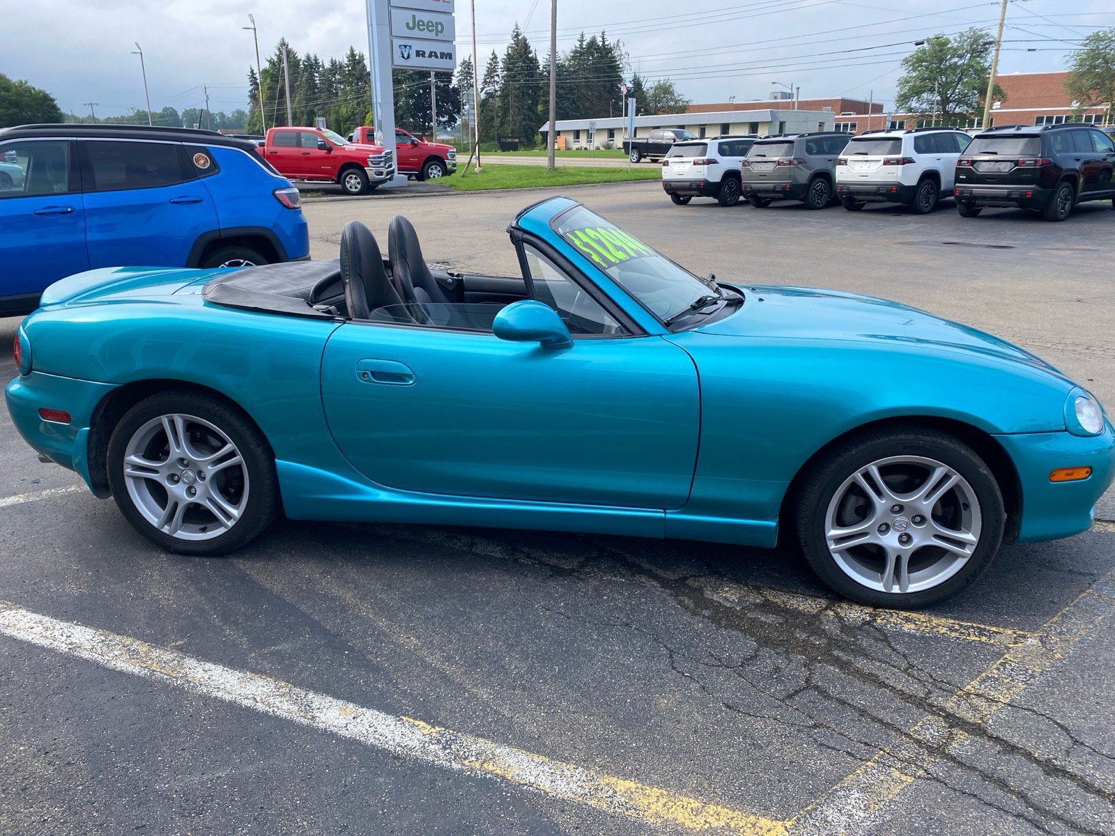 Used 2003 MAZDA MX-5 Miata RWD image 6