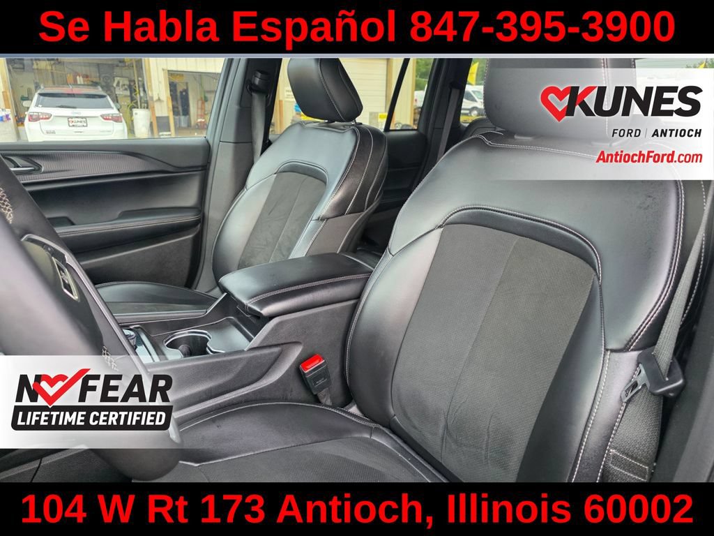 Used 2025 Jeep Grand Cherokee Altitude AWD/4WD image 22