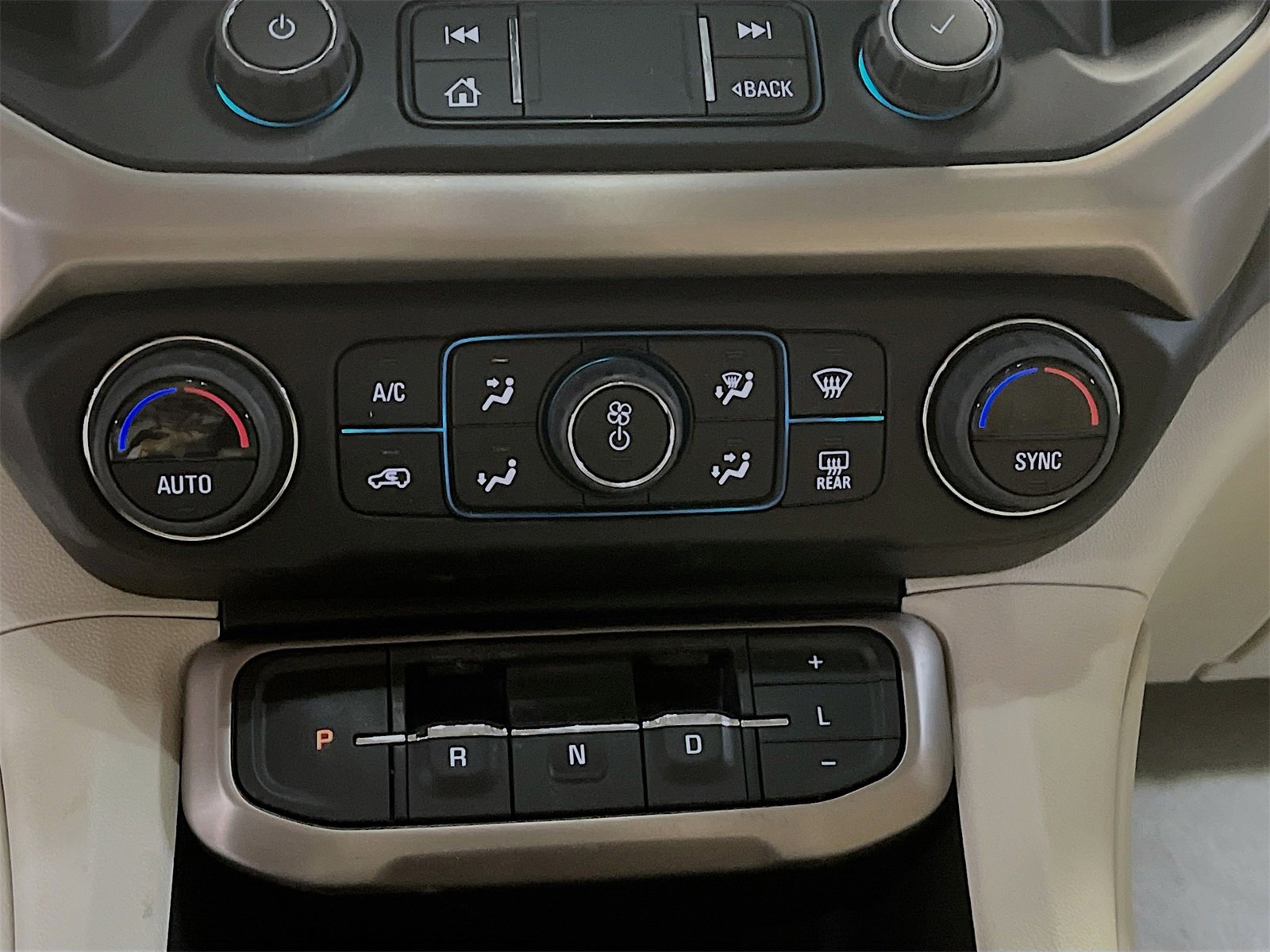 Used 2023 GMC Acadia Denali w/ Denali Ultimate Package image 16