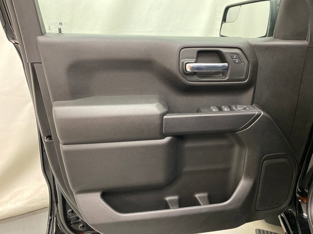 Used 2023 Chevrolet Silverado 1500 Custom image 10