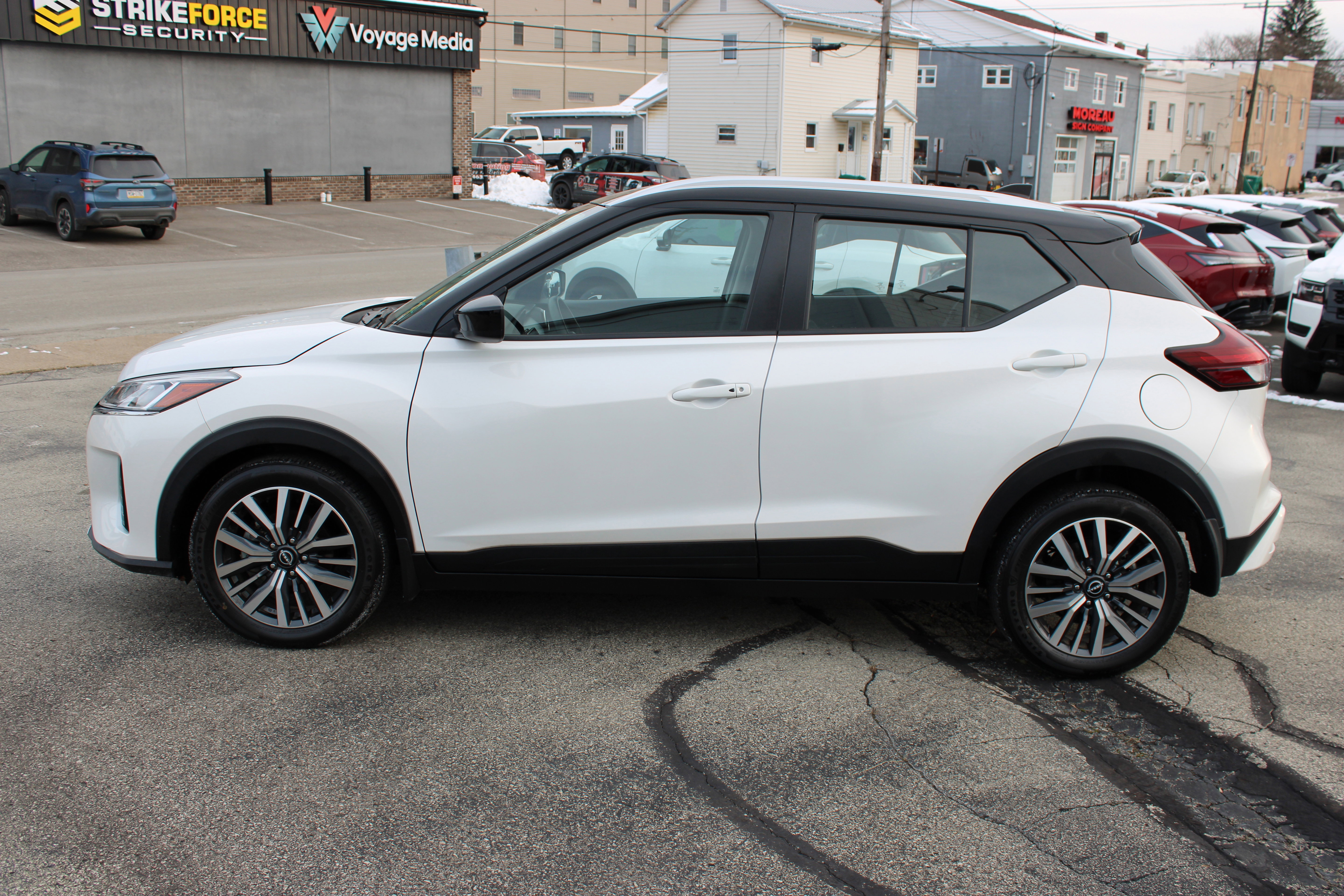 Certified 2024 Nissan Kicks SV image 2