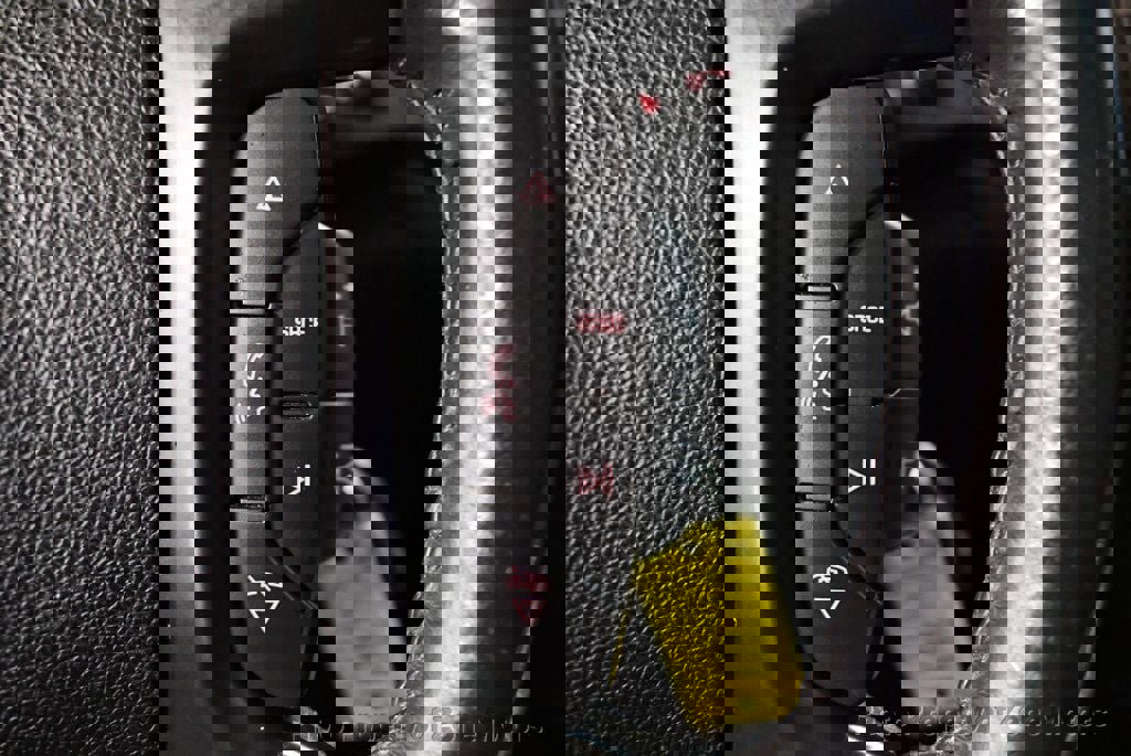 Used 2011 GMC Acadia Denali image 37