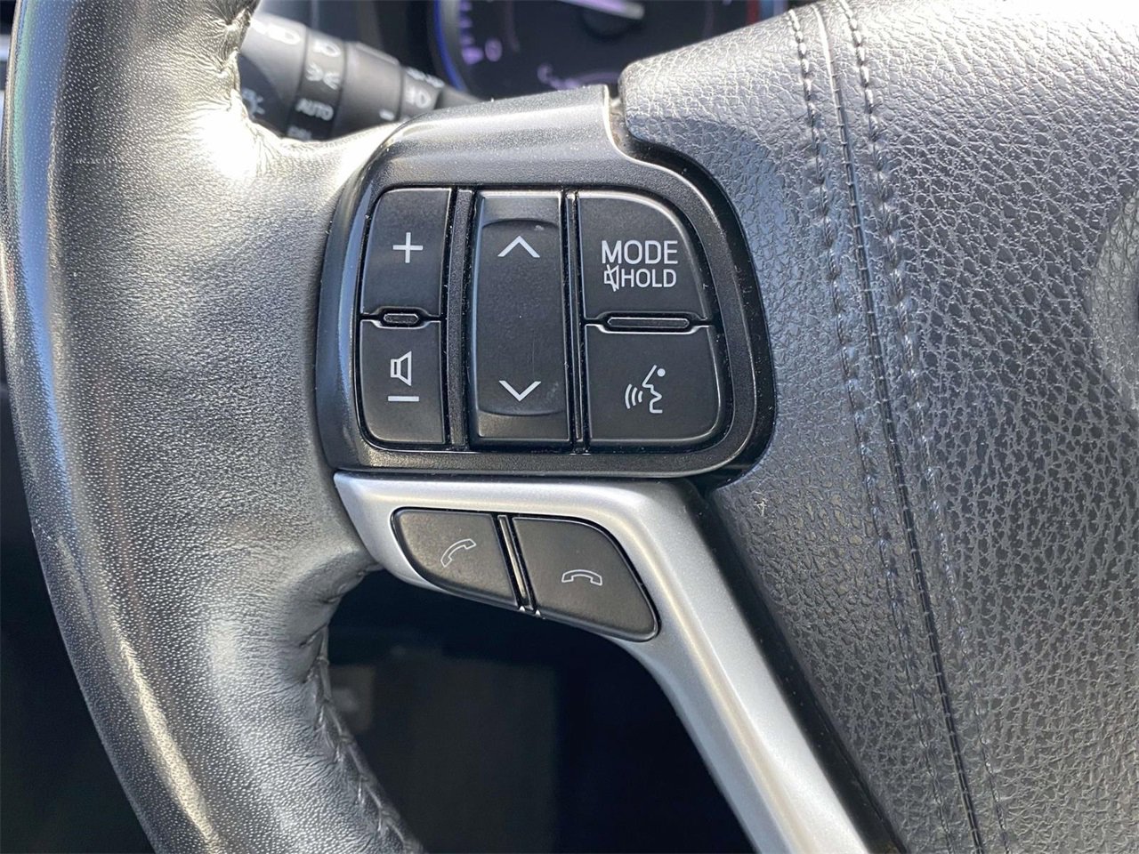 Used 2019 Toyota Highlander AWD V6 image 23