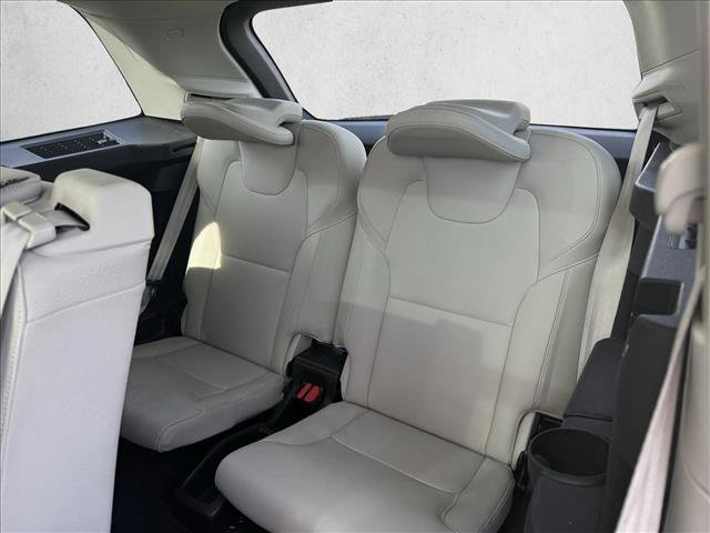 Used 2020 Volvo XC90 T5 Momentum w/ Protection Package Premier image 18