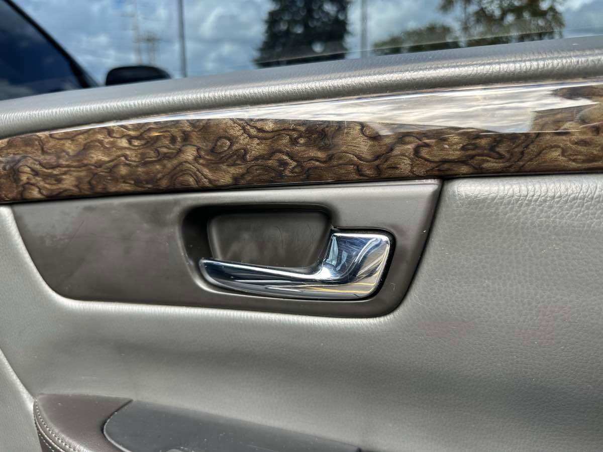 Used 2011 Cadillac DTS Limousine image 33