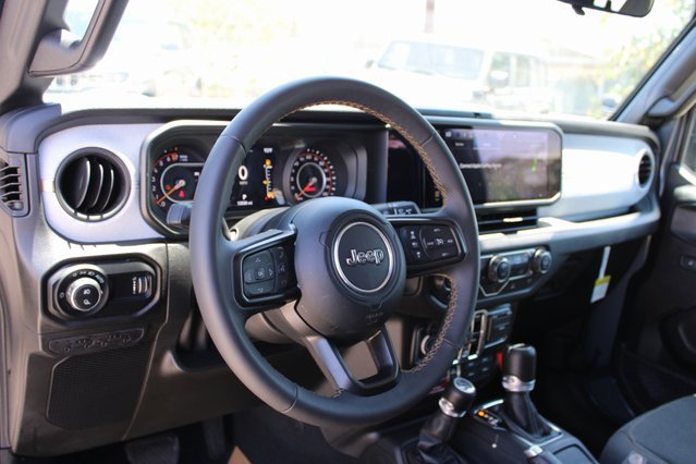 Used 2024 Jeep Gladiator Sport image 11