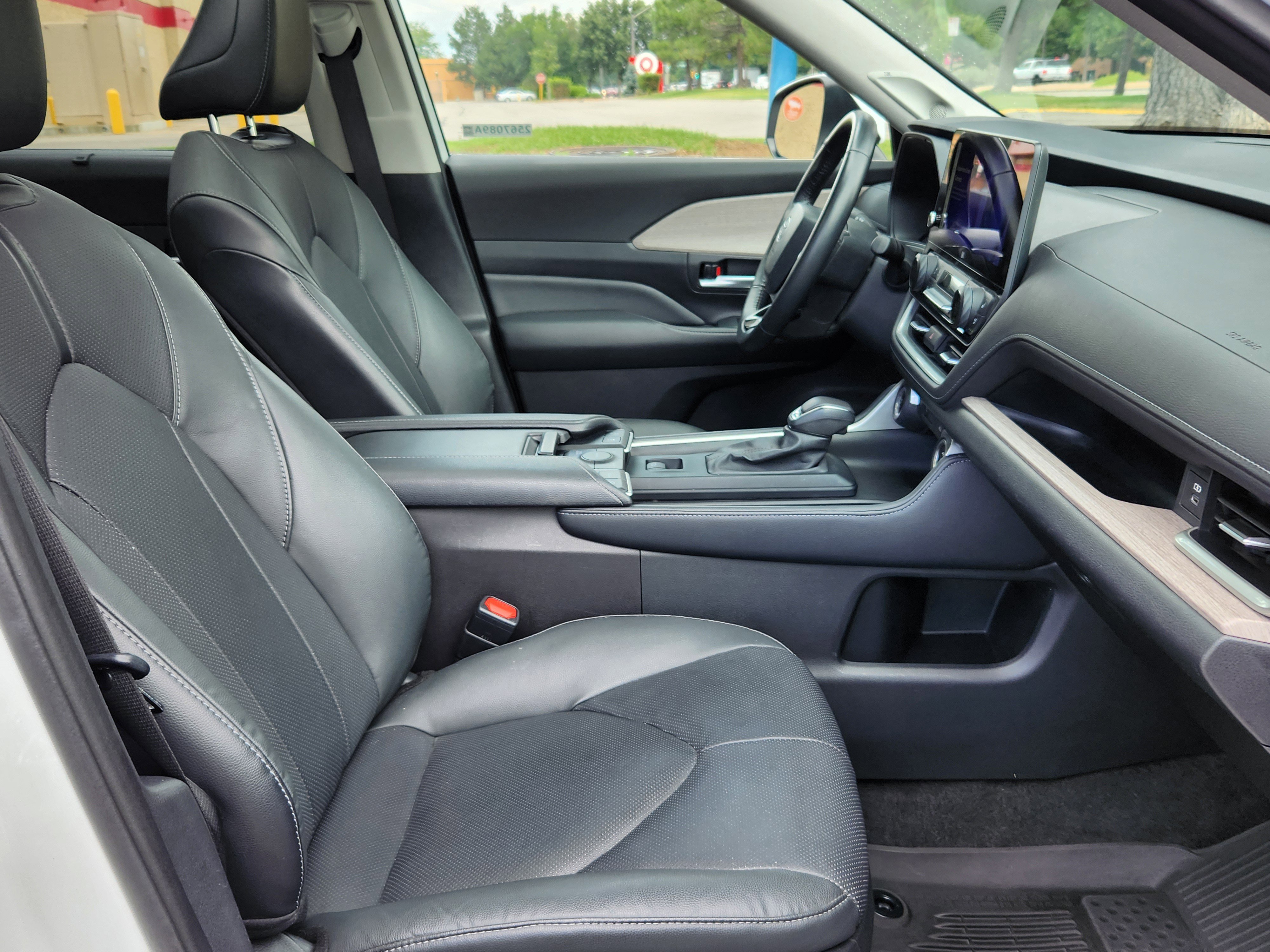 Used 2024 Toyota Grand Highlander Limited image 16