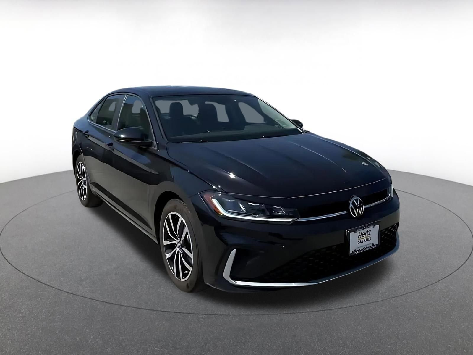 Used 2025 Volkswagen Jetta SE image 3