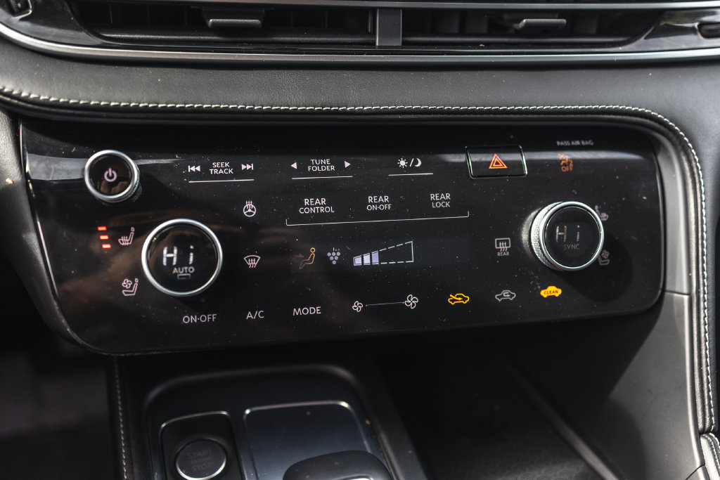 Used 2023 INFINITI QX60 Sensory AWD/4WD image 16