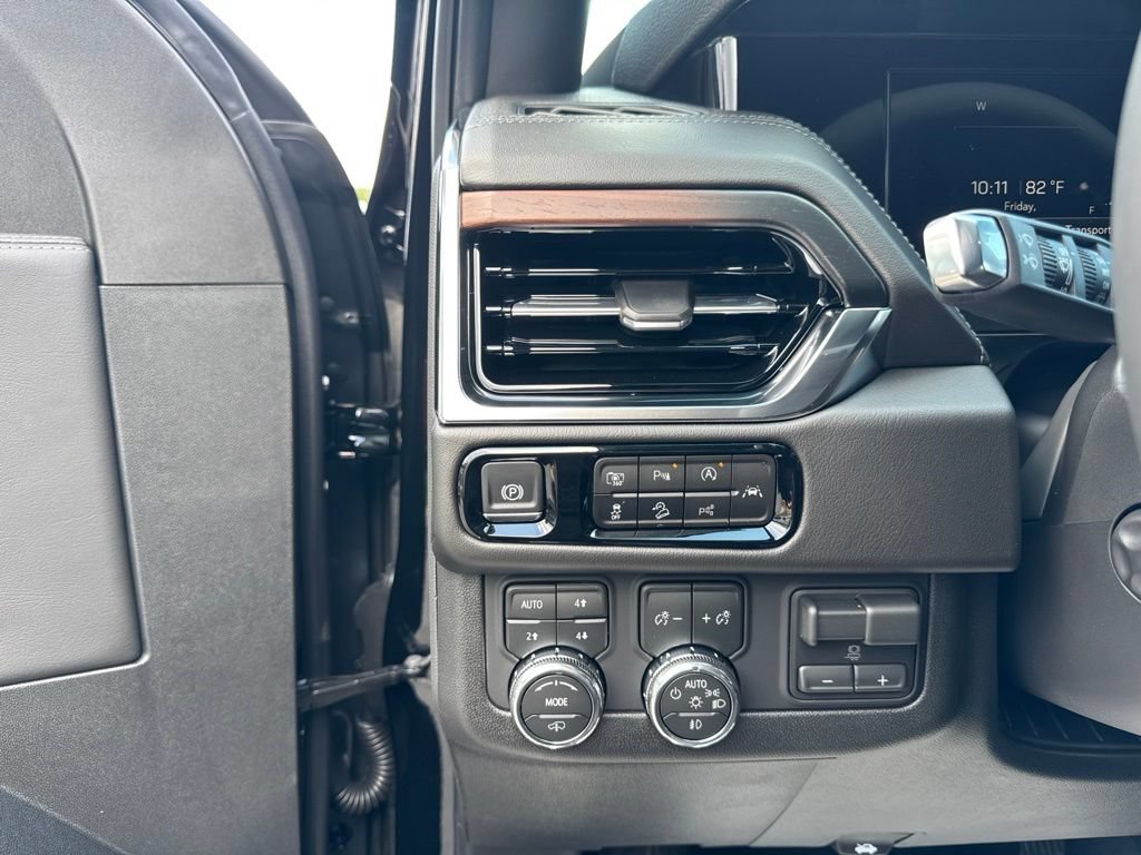 New 2026 GMC Yukon XL Denali w/ Denali Reserve Package AWD/4WD image 14