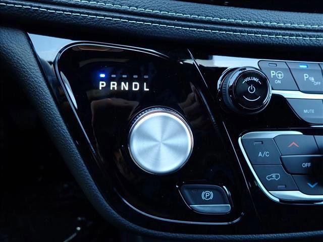 New 2025 Chrysler Pacifica Select FWD image 23