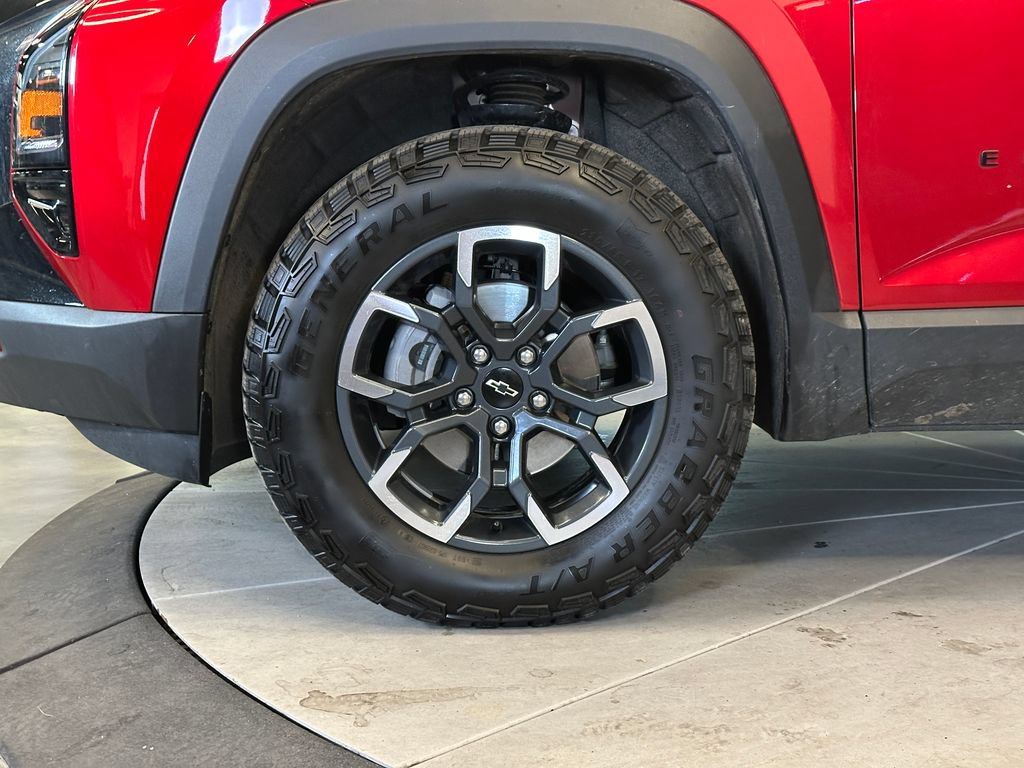 Used 2025 Chevrolet Equinox ACTIV w/ Safety and Technology Package AWD/4WD image 25