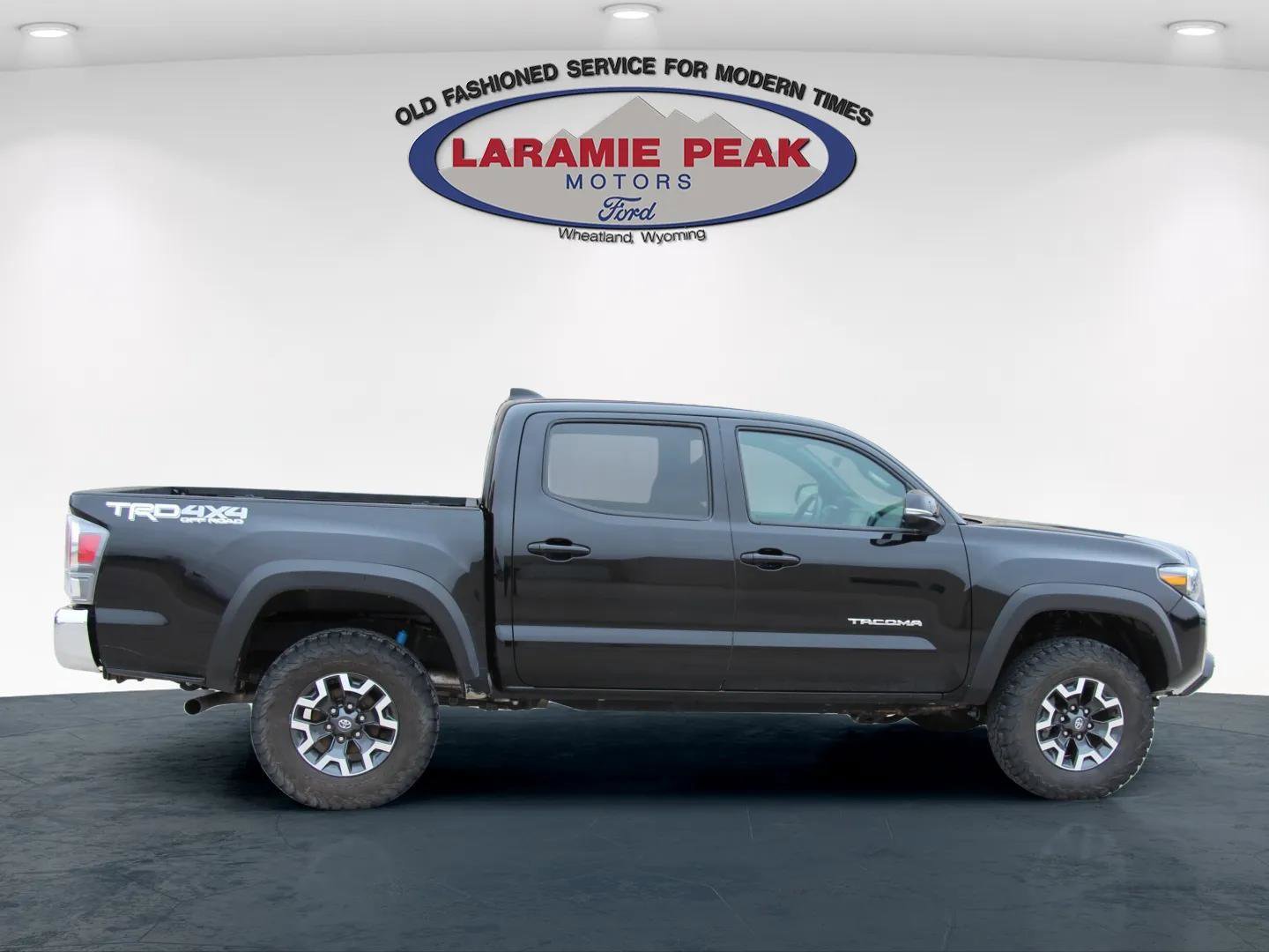 Used 2022 Toyota Tacoma TRD Off-Road image 2