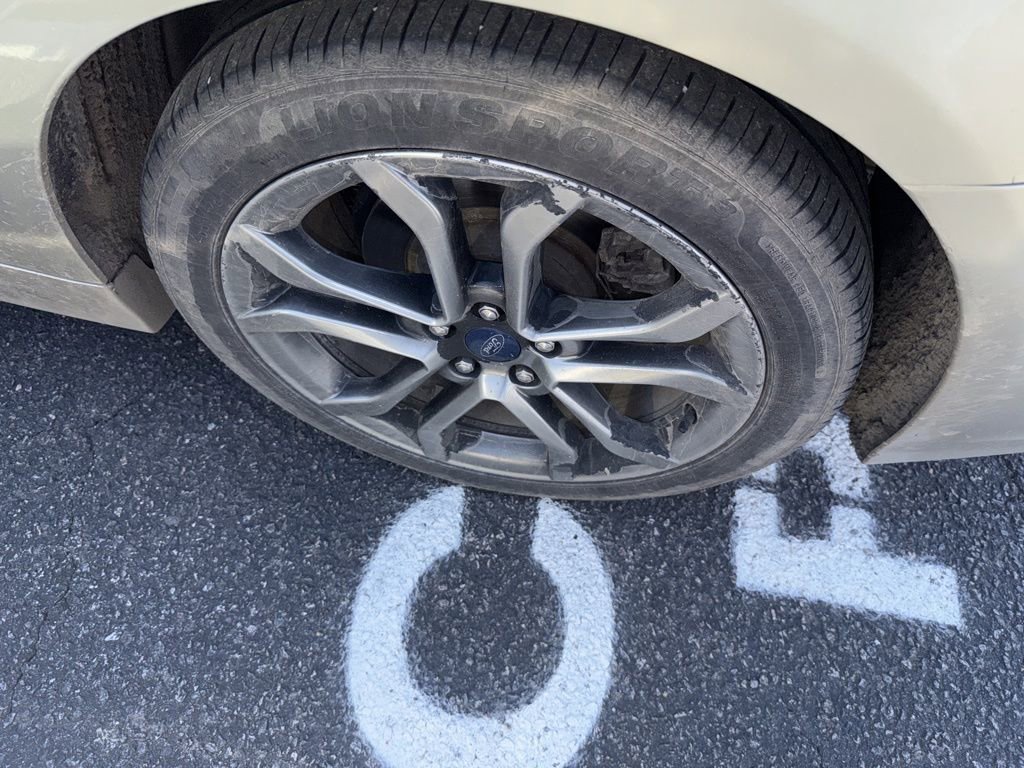 Used 2019 Ford Fusion Titanium image 3