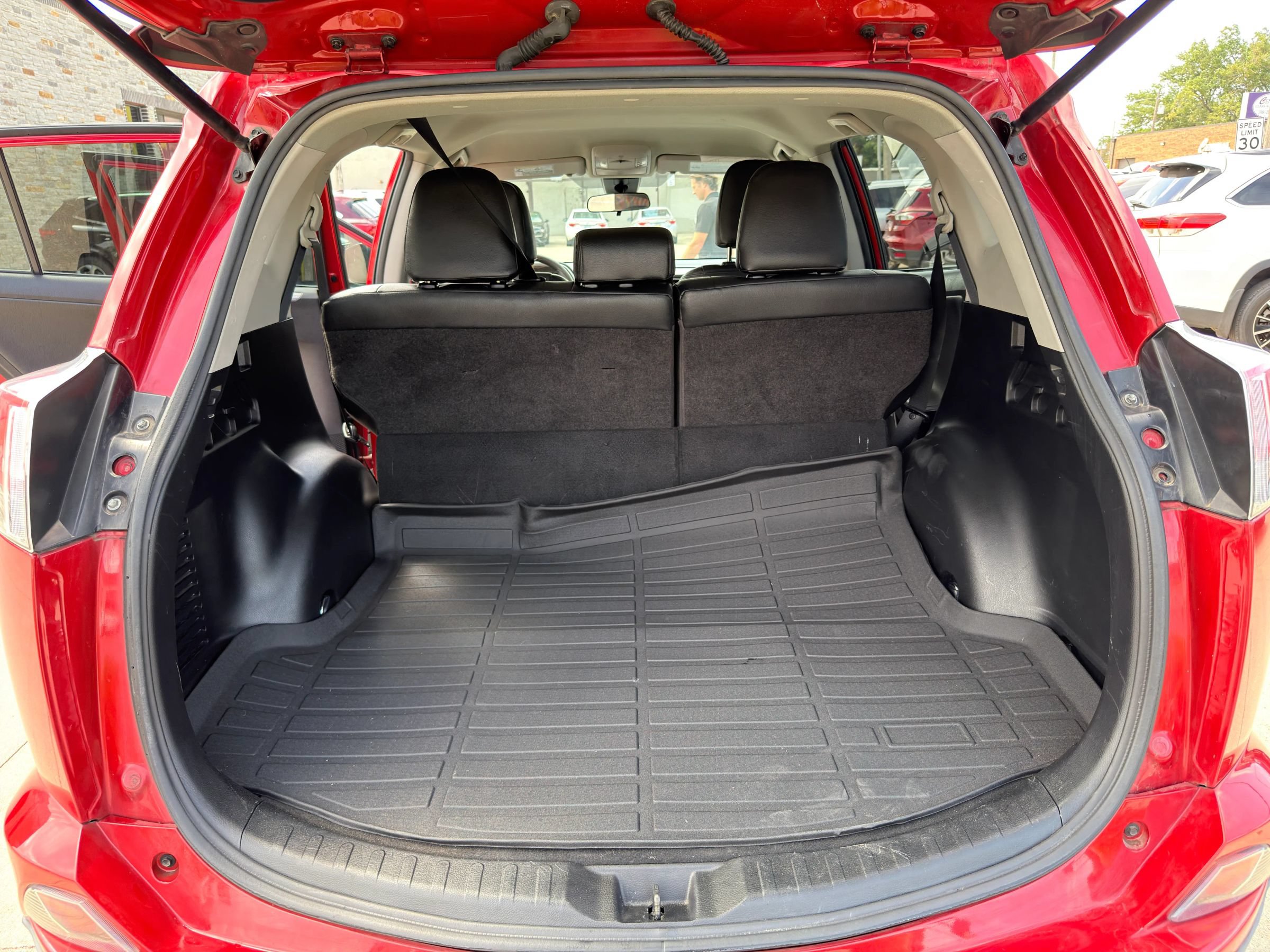 Used 2017 Toyota RAV4 LE FWD image 7