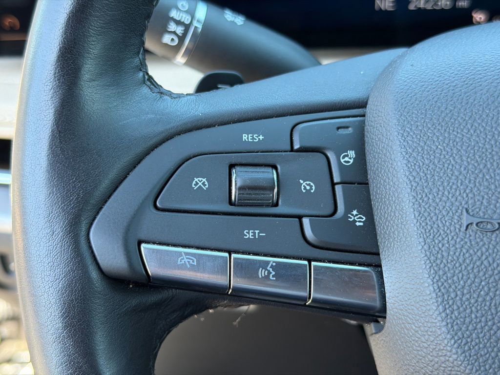 Used 2024 Cadillac XT4 Luxury w/ Cold Weather Package image 25