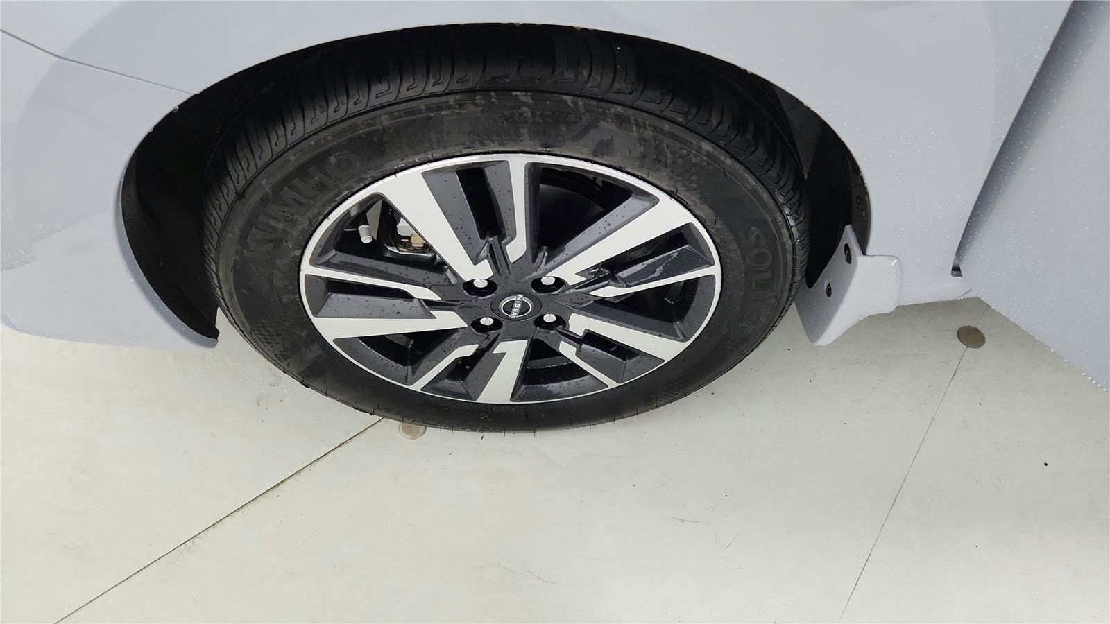 New 2025 Nissan Versa SV w/ Trunk Package image 33