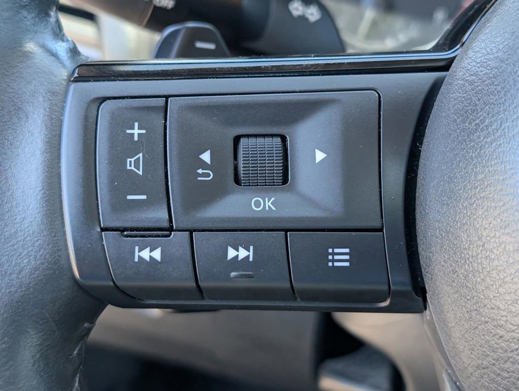 Used 2023 Nissan Rogue SV w/ SV Premium B Package FWD image 20