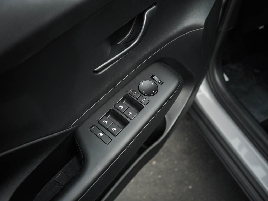 New 2027 Hyundai Kona SE FWD image 18