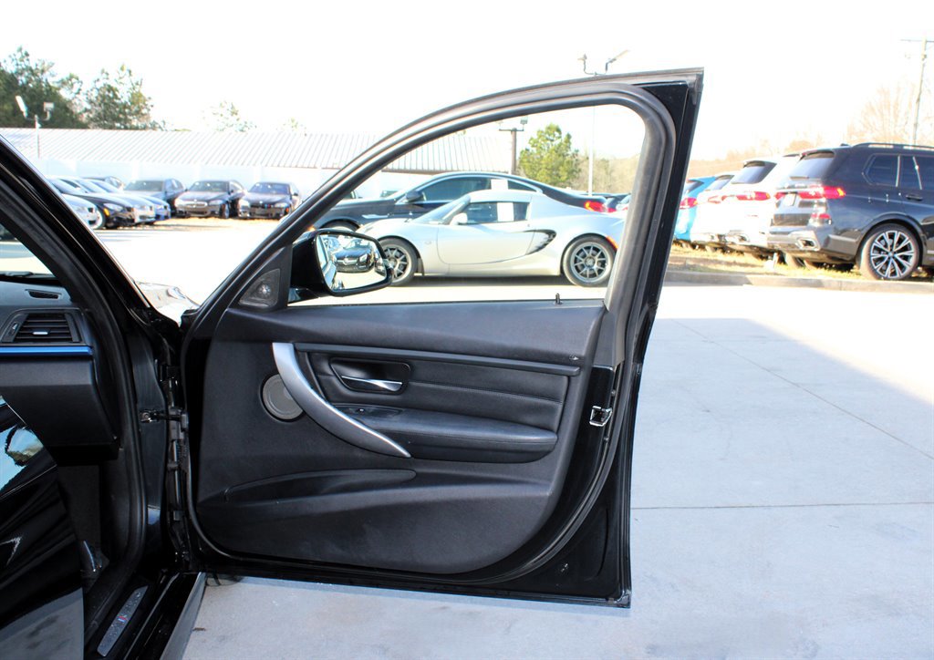 Used 2013 BMW 335i xDrive Sedan AWD/4WD image 31