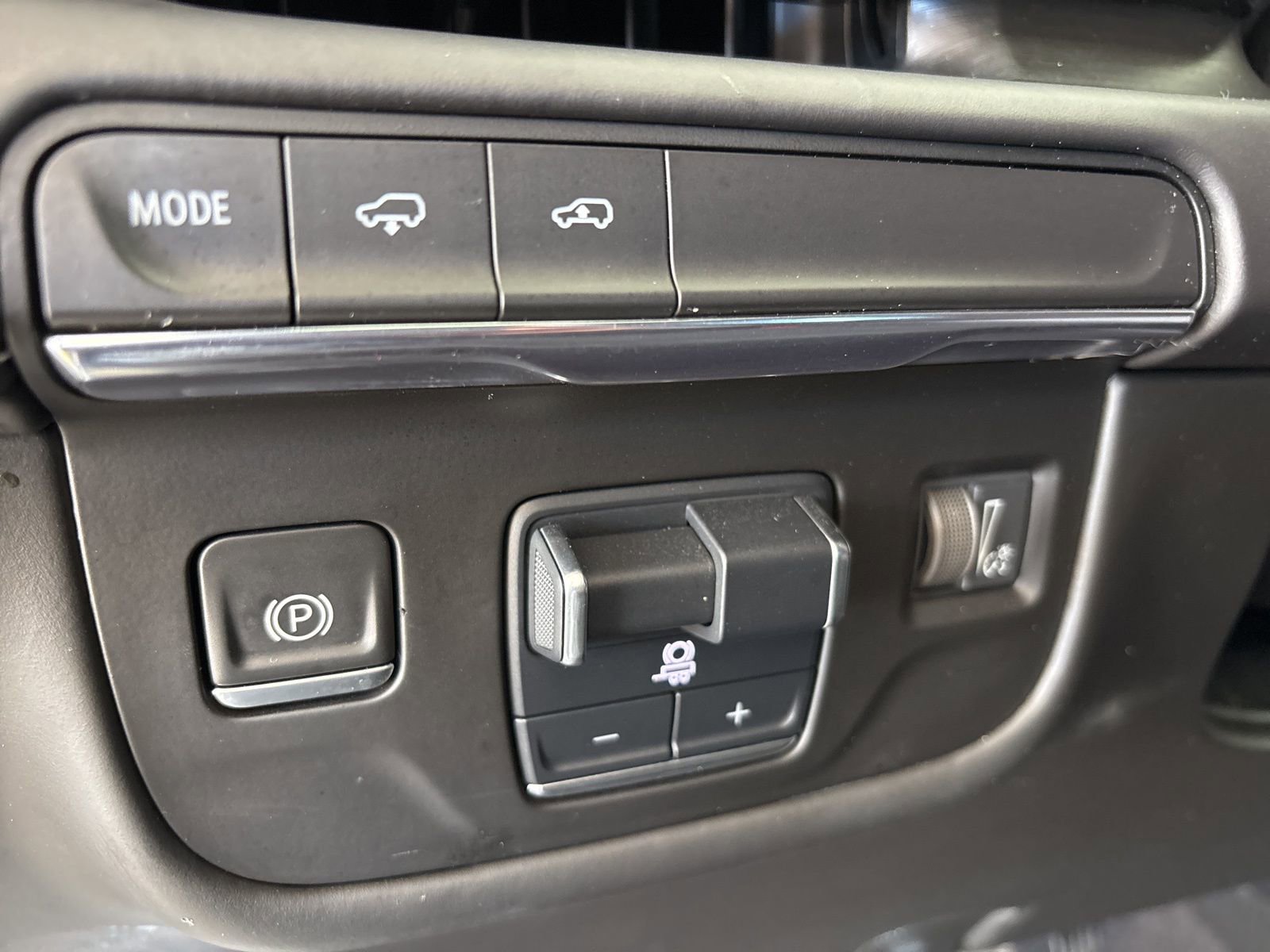 Used 2022 Cadillac Escalade Sport Platinum image 14